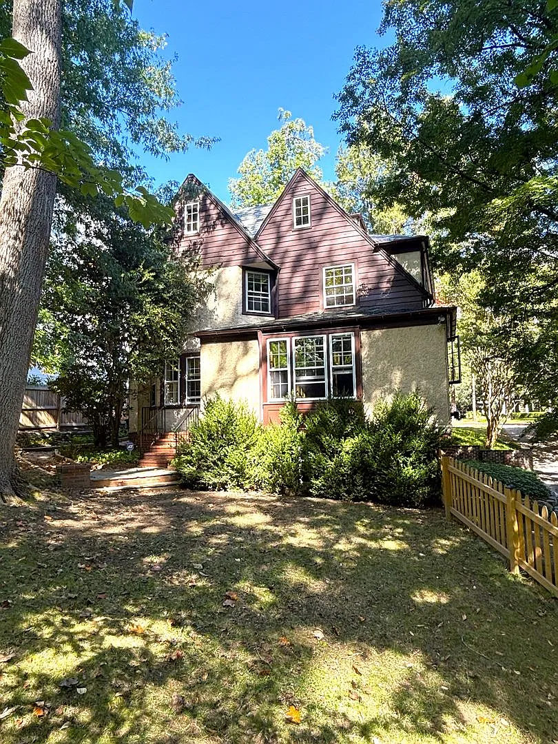 Wesley Heights Tudor on 1/3 Acre — Photo 4