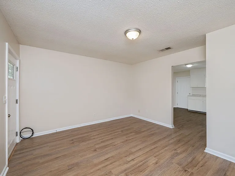 709B Greenwood St — Photo 7