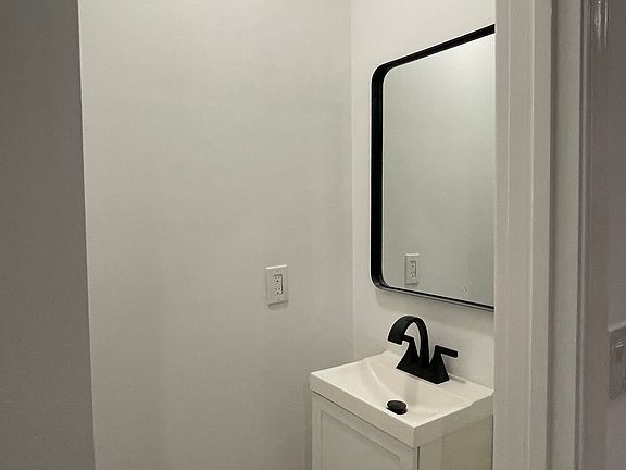 3rd image of 1323 W Roosevelt Blvd #1
