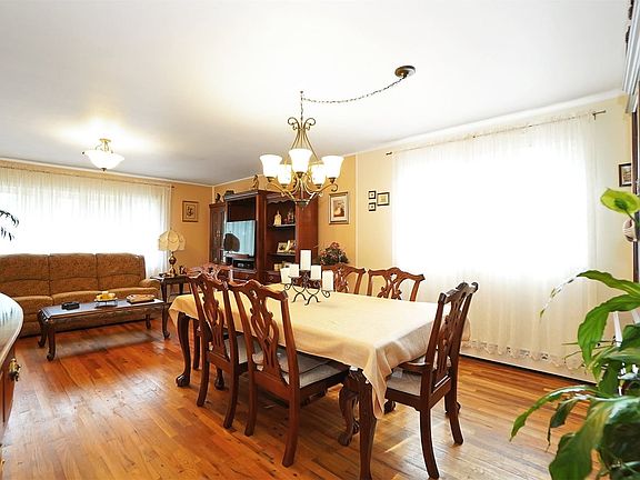 5th image of 18 Harrison Dr