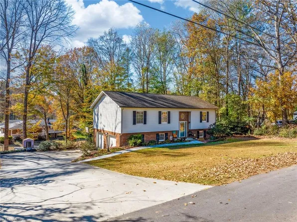 1423 Westwood Ln, Wilkesboro, NC 28697