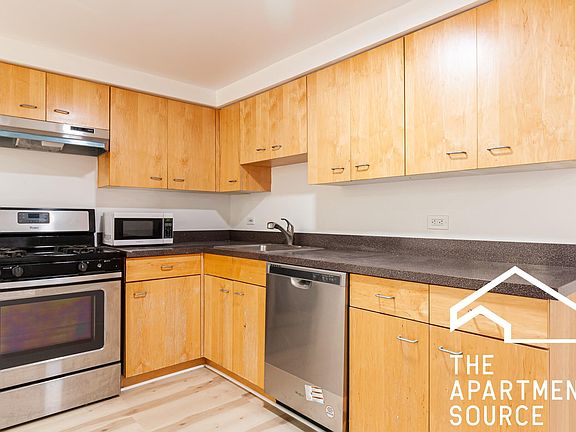 2nd image of 2029 W Superior St Unit G
