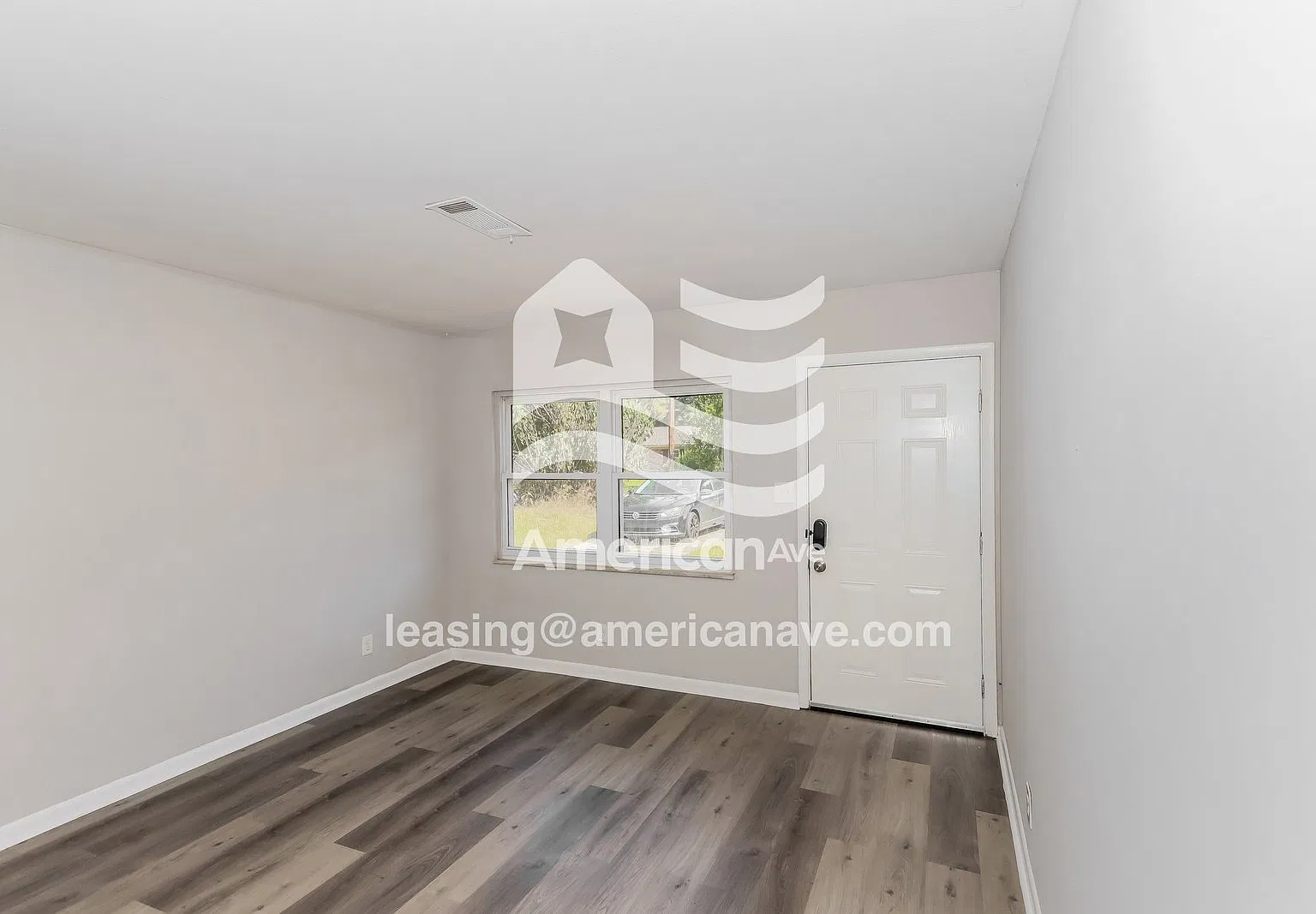 3 bed, 1.0 bath, 912 sqft, $1,197 — Photo 2