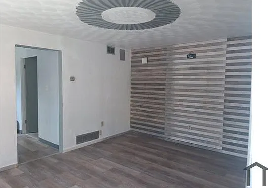110 Quincy Ave — Photo 1