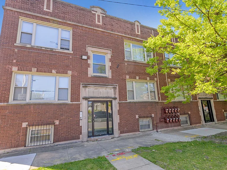 6001-6005 S Richmond St #2915-21 — Photo 1