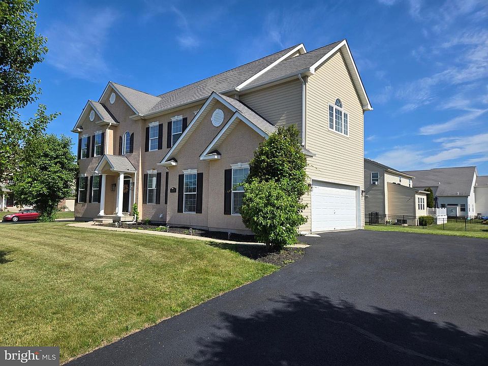 1st image of 100 Lilac Ln