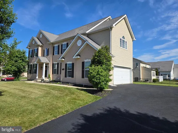 100 Lilac Ln, Gilbertsville, PA 19525