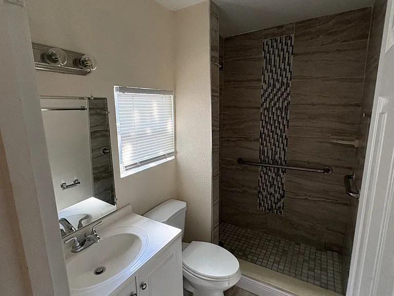 905 E Crawford St — Photo 13