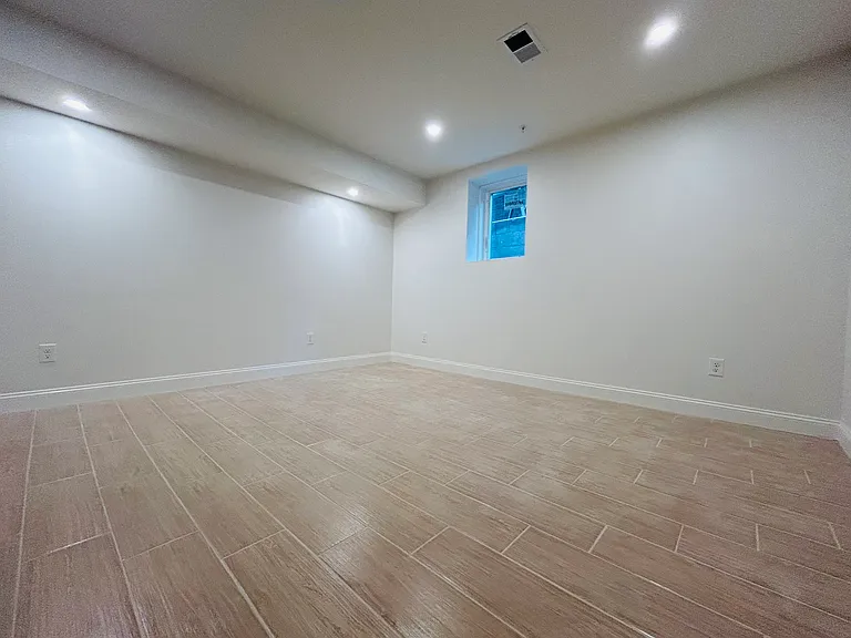 95 Baxter St #1 — Photo 8