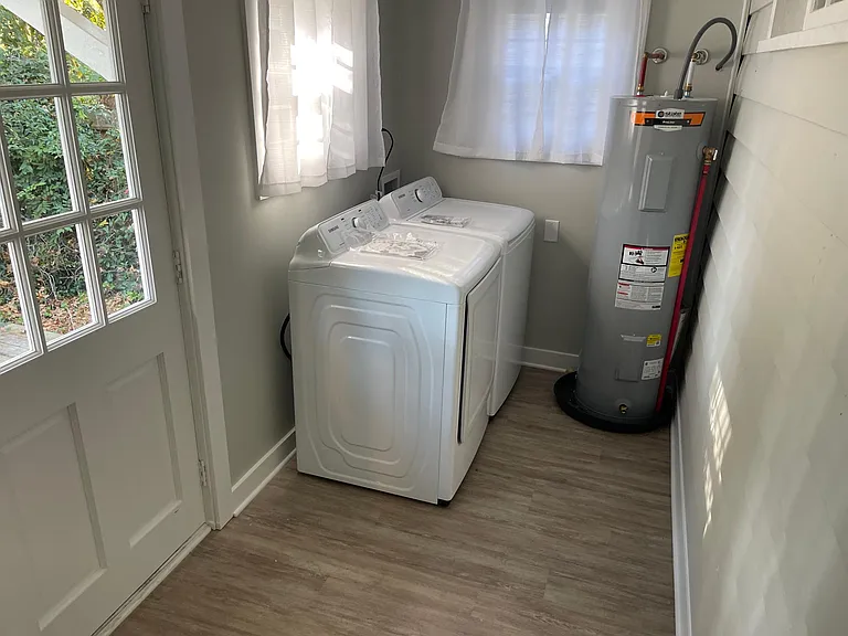 Laundry room with Washer Dryer