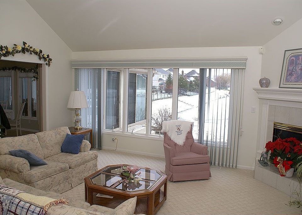 2nd image of 2114 White Oak Ln