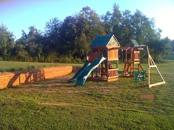 PLAY AREA