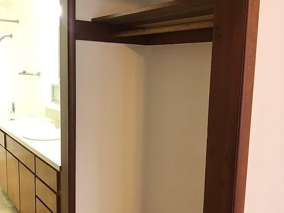 5th image of 3118 NE 123rd St APT 31