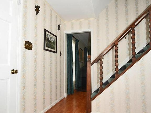 5th image of 1024 Christmas Ln