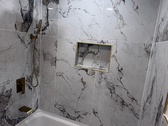 4th image of 1374 Lambert St #2