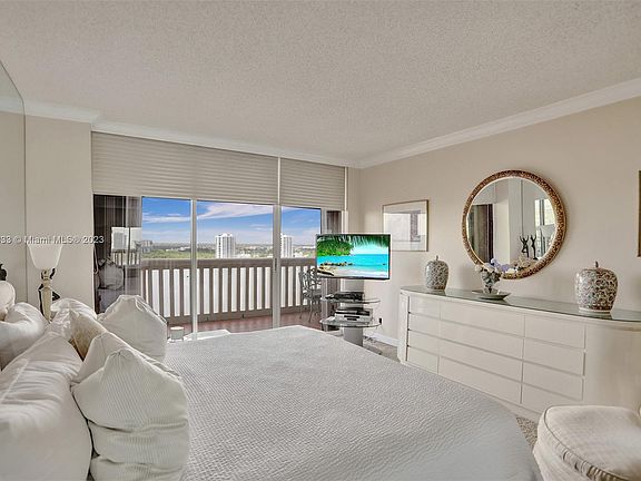 2nd image of 1000 W Island Blvd #2312