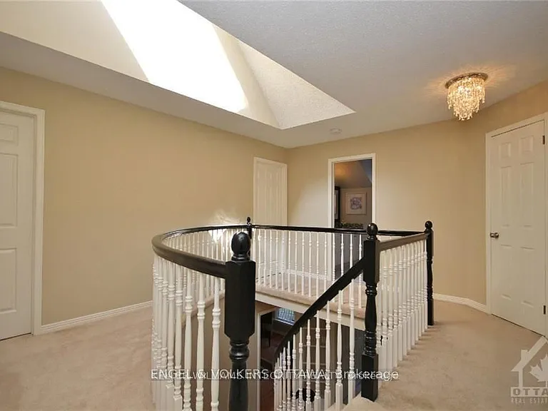 28 Country Club Dr — Photo 13