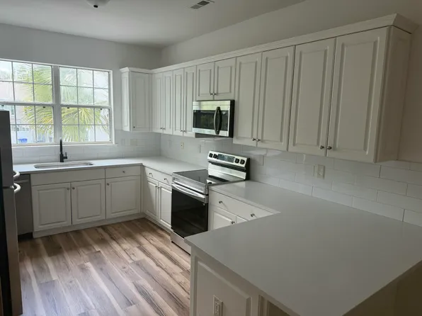 4488 Great Oak Dr #10G, North Charleston, SC 29418