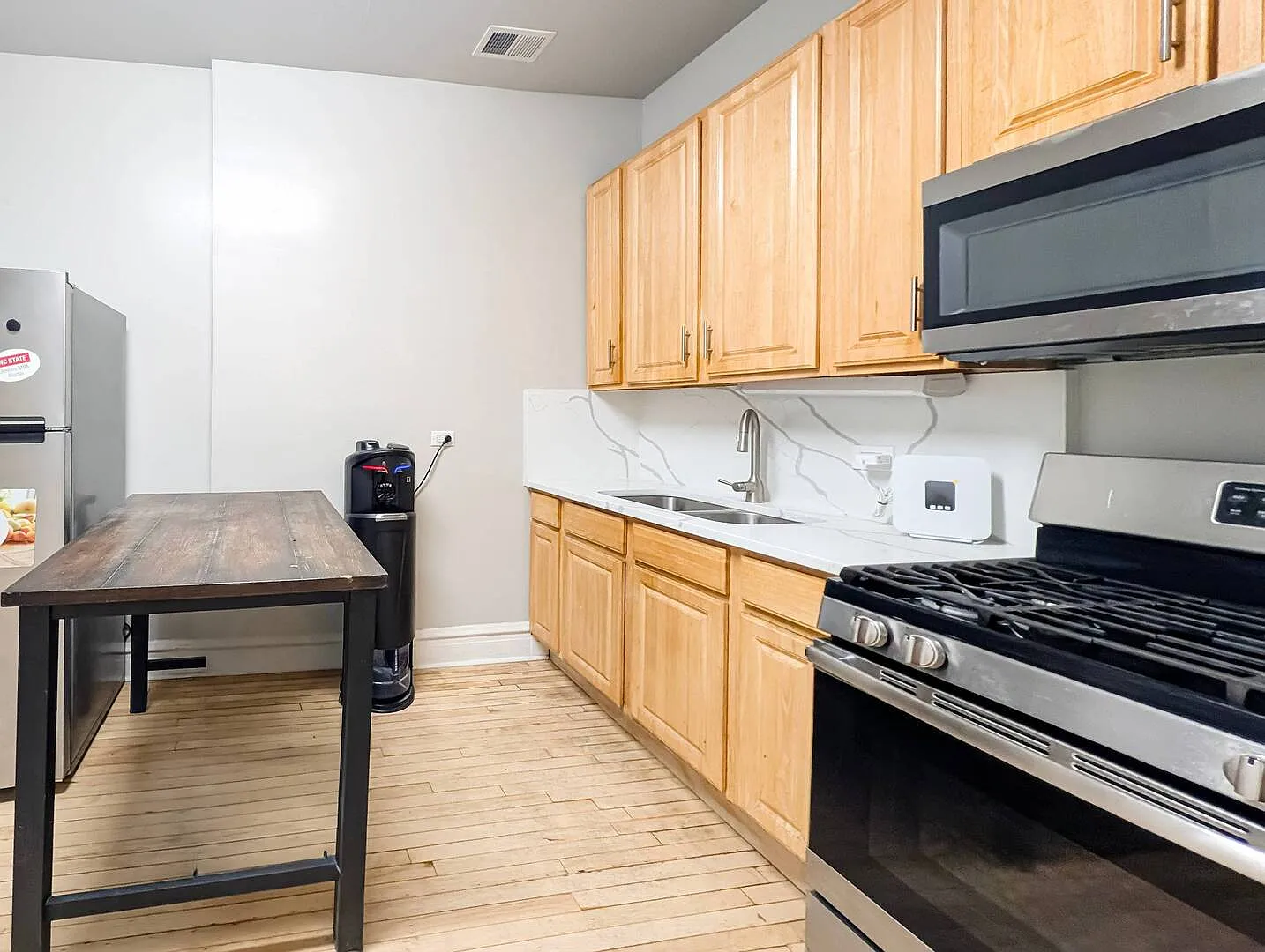 2 bed, 900 sqft, $1,550 — Photo 2