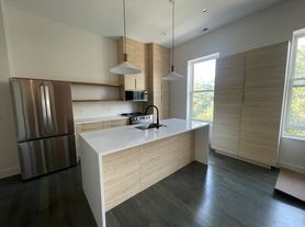 1057 N Wolcott Ave