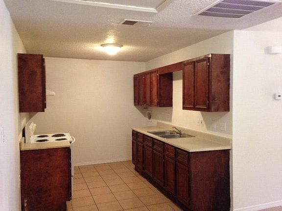 4th image of 7617 Windsor Oaks
