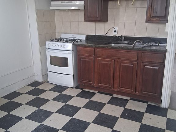 2nd image of 4617 Wayne Ave APT 6