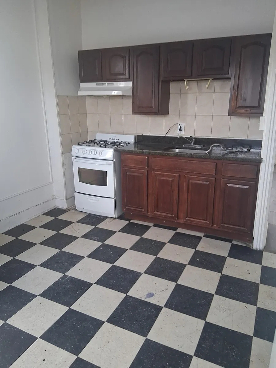 Building Photo - 4617 Wayne Ave #6