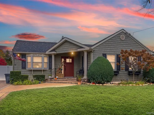 37 Beachwood Drive, Babylon, NY 11702