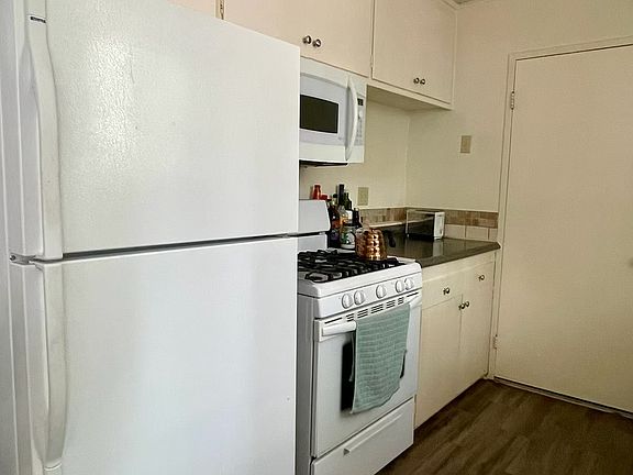 4th image of 1860 10th St