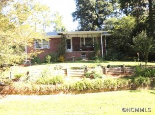 78 Rolling Oaks Dr, Hendersonville, NC 28791