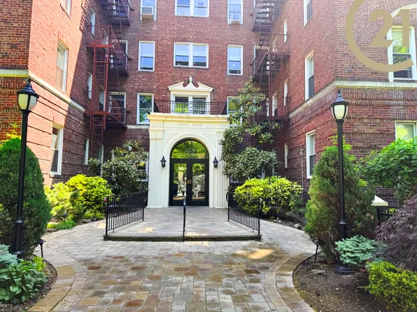763 Ocean Parkway image 1 of 12