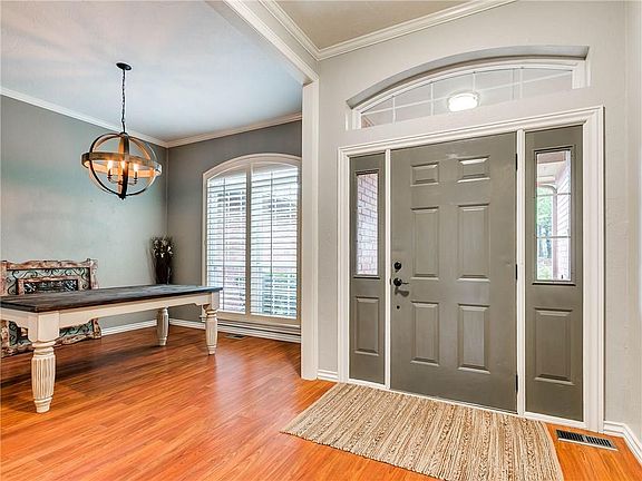 3rd image of 9651 Skyridge Dr