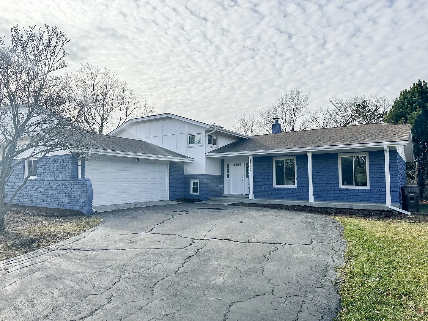 1652 Heather Hill Cres photo 1