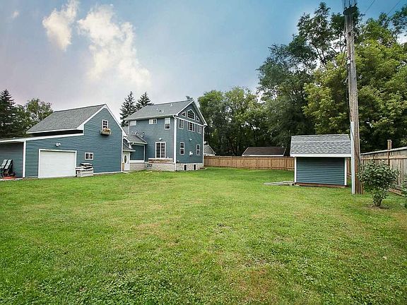 2nd image of 1690 Jessie St N