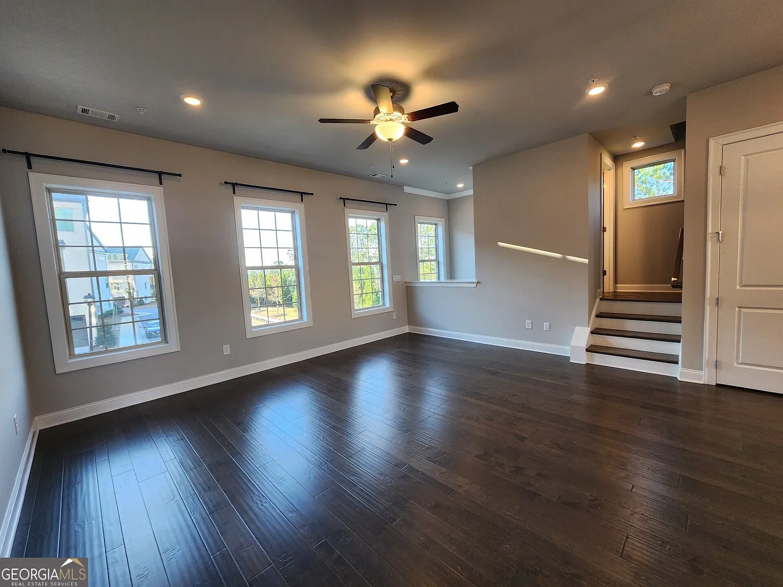 3 bed, 2.5 bath, 1952 sqft, $3,600 — Photo 4