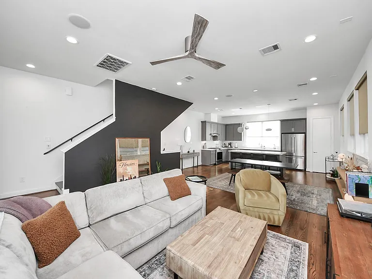 1721 Eado Point Ln — Photo 3