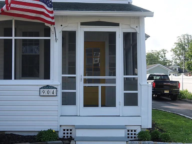 904 Arnold Ave — Photo 3