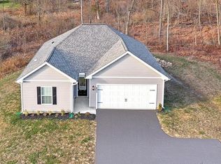 825 Ledger Dr, Hanover, PA 17331
