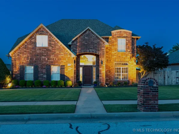 1909 N 8th St, Broken Arrow, OK 74012