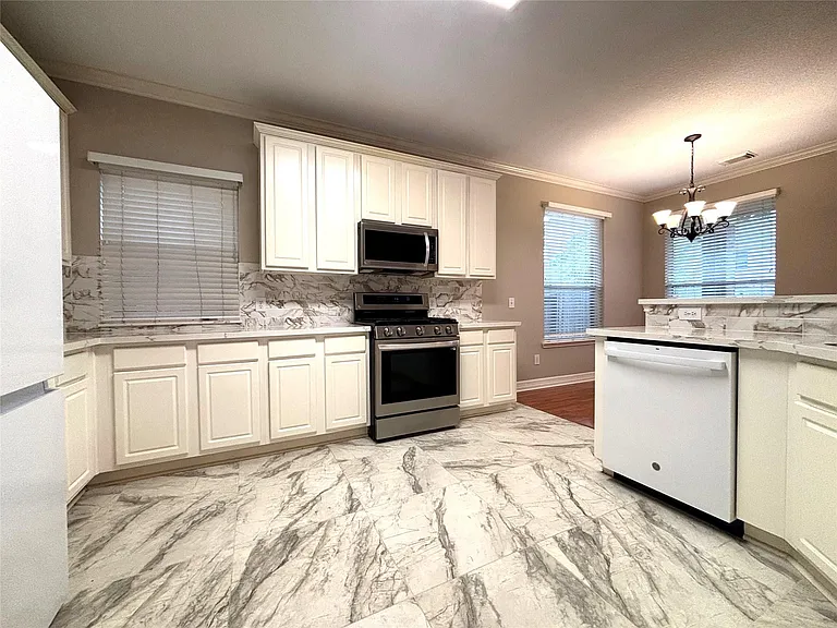 9514 Leaning Tree Ln — Photo 12