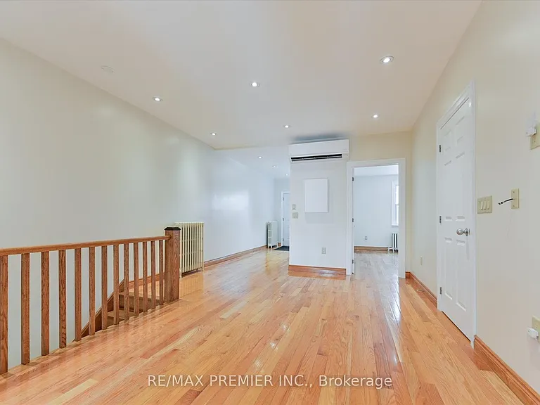 1575 Bayview Ave — Photo 4