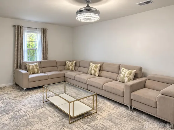 324 Gill Ln APT 1J, Iselin, NJ 08830