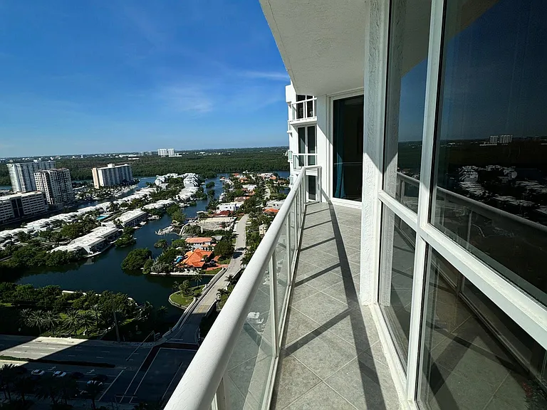 Collins Ave — Photo 14