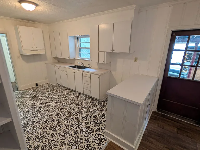 1504 Hyman Ave — Photo 6