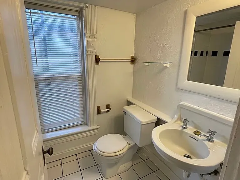 815 E 1st Ave #2 — Photo 9