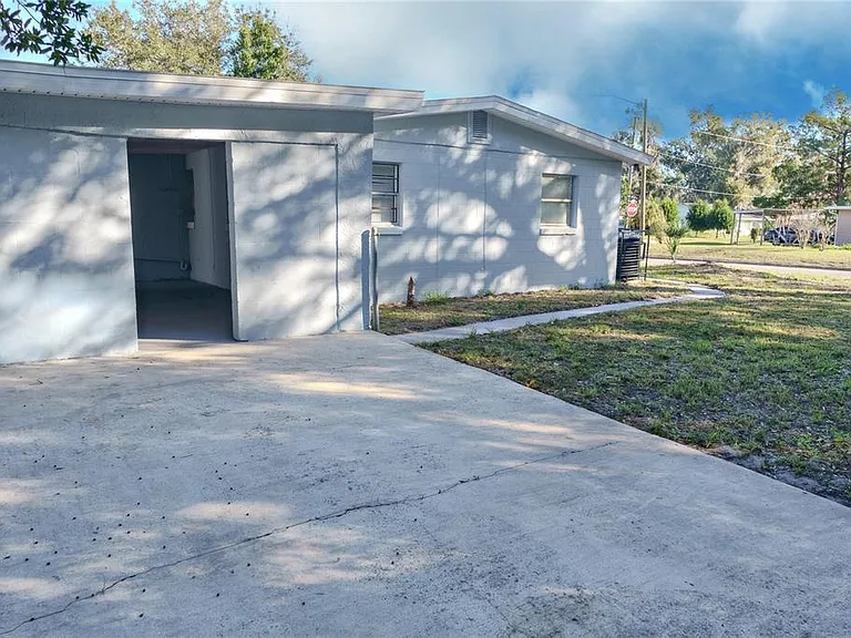 2500 Carver Ave — Photo 4