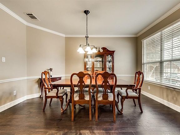 3rd image of 705 Fortinbras Dr