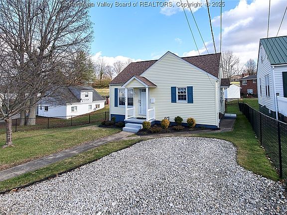 2nd image of 904 Meadow Dr