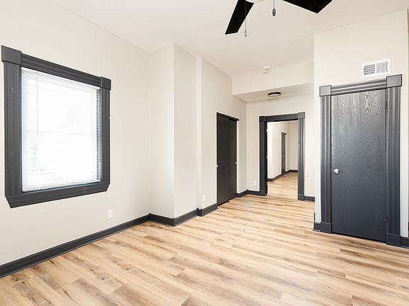 3rd image of 2226 S Kinnickinnic Ave #1