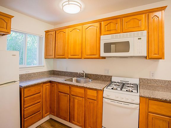 3rd image of 620 Morse Ave #947s4v4k8